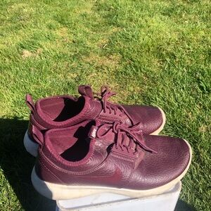 Nike Juvenate Premium 844973-600 Womens Maroon Leather Sneakers Size 8.5